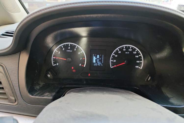 Used FORTHING Lingzhi 2022 M5 1.6L Practical Model 5 Seats Instrument Cluster