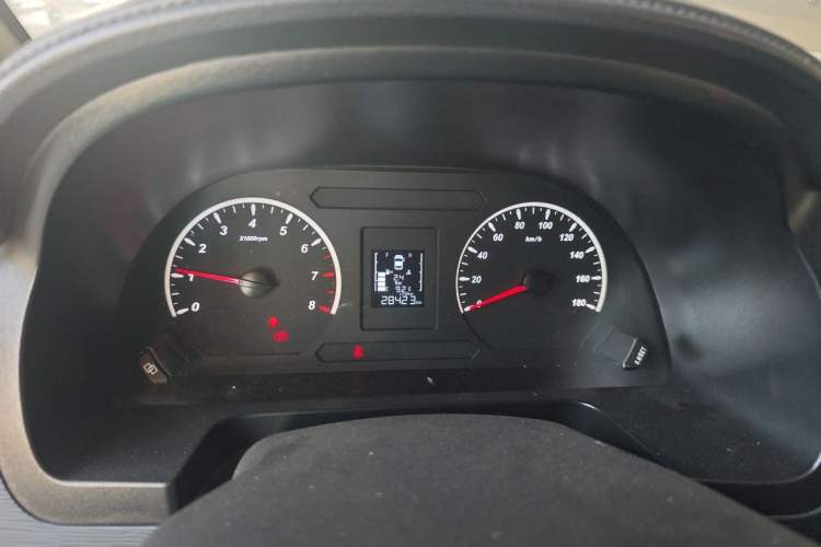 Used FORTHING Lingzhi 2022 M5 1.6L Practical Model 5 Seats Instrument Cluster