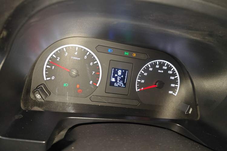 Used FORTHING Lingzhi 2022 M5L 1.6L Utility Model 7 Seats Instrument Cluster