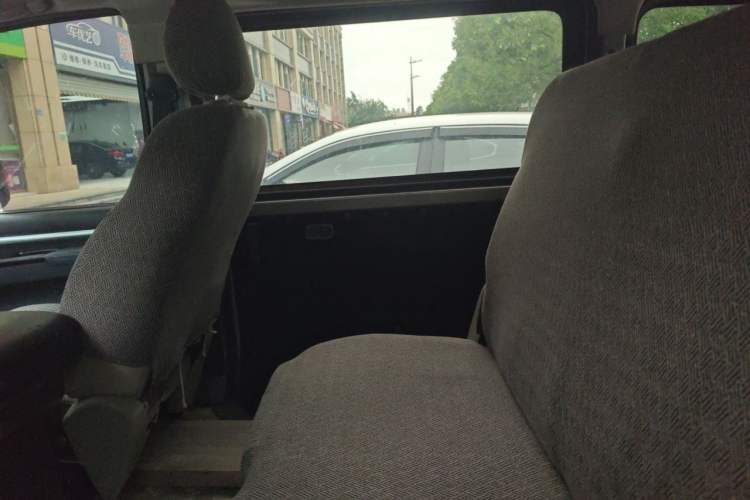 Used FORTHING Lingzhi 2022 Entry-Level M5L 2.0L Basic Version 7 Seats Interior 4