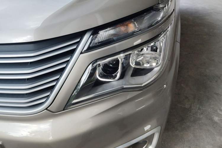 Used FORTHING Lingzhi 2022 M5L 2.0L Utility Model 7 Seats Left Front Headlight