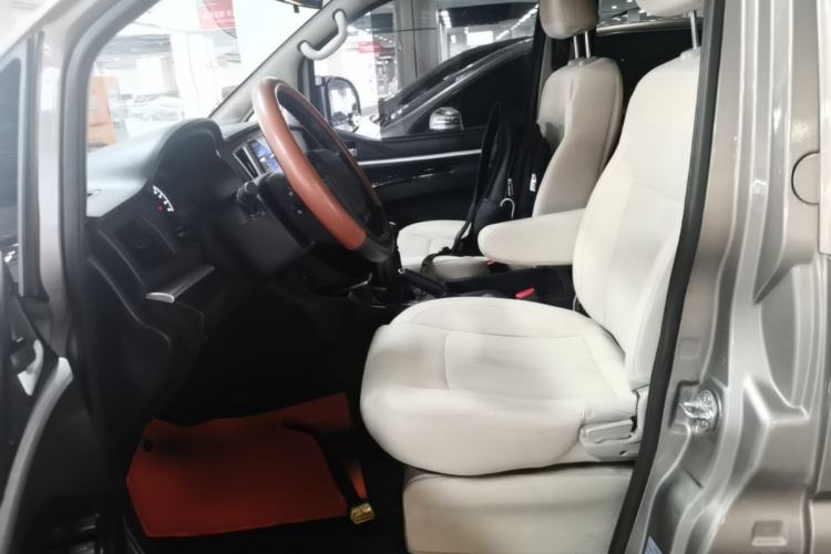 Used FORTHING Lingzhi 2022 M5L 1.6L Utility Model 7 Seats Left Front Seat