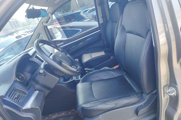 Used FORTHING Lingzhi 2022 Revised Version Striving Edition M5L 2.0L Base Model 9-Seater Left Front Seat