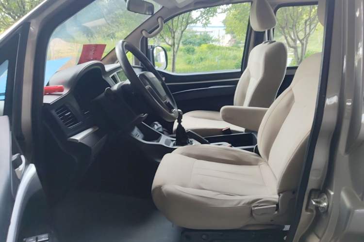 Used FORTHING Lingzhi 2022 M5L 2.0L Utility Model 7 Seats Left Front Seat