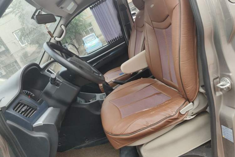 Used FORTHING Lingzhi 2022 M5 1.6L Practical Model 5 Seats Left Front Seat