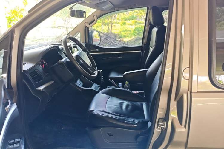 Used FORTHING Lingzhi 2022 Striving Version M5L 2.0L Basic Model 9-Seater Left Front Seat