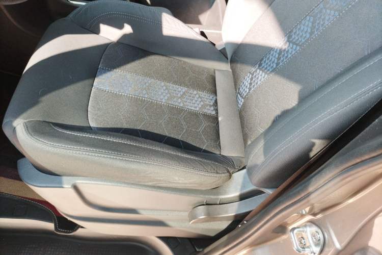 Used FORTHING Lingzhi 2022 Striving Version M5L 1.6L Base Model 9-Seater Left Front Seat