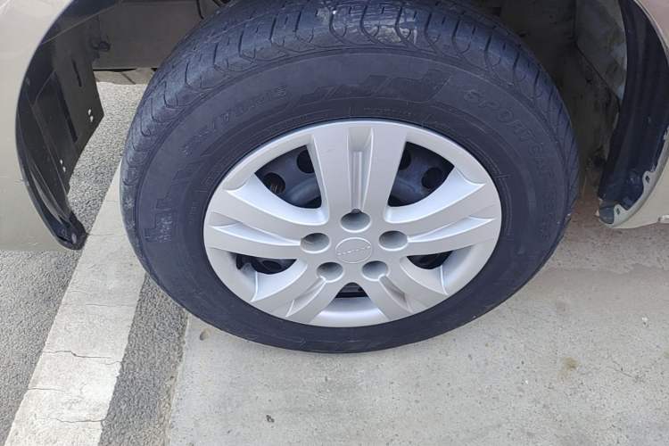 Used FORTHING Lingzhi 2022 Revised Version Striving Edition M5L 2.0L Base Model 9-Seater Left Front Wheel Hub