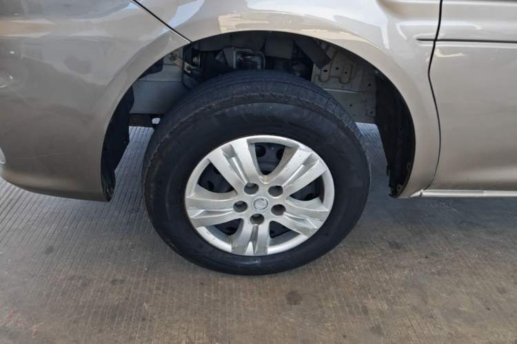Used FORTHING Lingzhi 2022 M5 1.6L Practical Model 5 Seats Left Front Wheel Hub