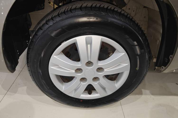 Used FORTHING Lingzhi 2022 M5L 1.6L Utility Model 7 Seats Left Front Wheel Hub