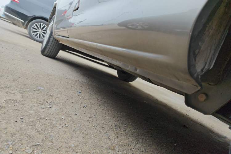Used FORTHING Lingzhi 2022 M5 1.6L Practical 7-Seater Left Side Sill