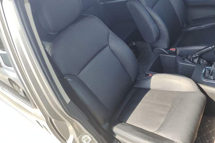Used FORTHING Lingzhi 2022 Revised Version Striving Edition M5L 2.0L Base Model 9-Seater Right Front Seat