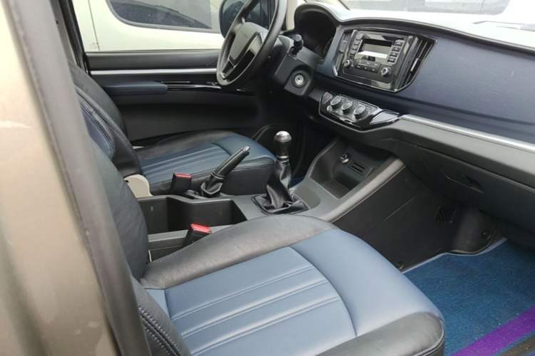 Used FORTHING Lingzhi 2022 M5L 1.6L Utility Model 7 Seats Right Front Seat