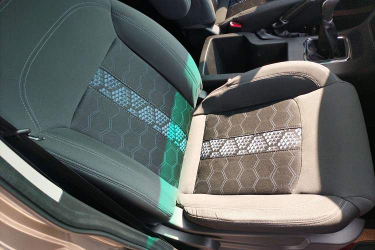 Used FORTHING Lingzhi 2022 Striving Version M5L 1.6L Base Model 9-Seater Right Front Seat