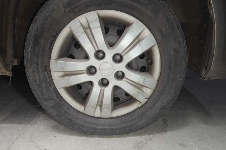 Used FORTHING Lingzhi 2022 M5 1.6L Practical Model 5 Seats Right Front Wheel Hub