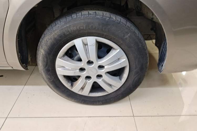 Used FORTHING Lingzhi 2022 M5L 2.0L Utility Model 7 Seats Right Front Wheel Hub