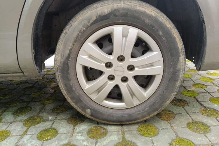 Used FORTHING Lingzhi 2022 M5 1.6L Practical Model 5 Seats Right Front Wheel Hub