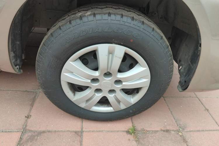 Used FORTHING Lingzhi 2022 M5 1.6L Practical Model 5 Seats Right Front Wheel Hub