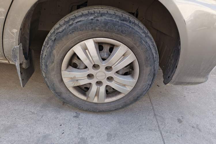 Used FORTHING Lingzhi 2022 M5 1.6L Practical Model 5 Seats Right Front Wheel Hub