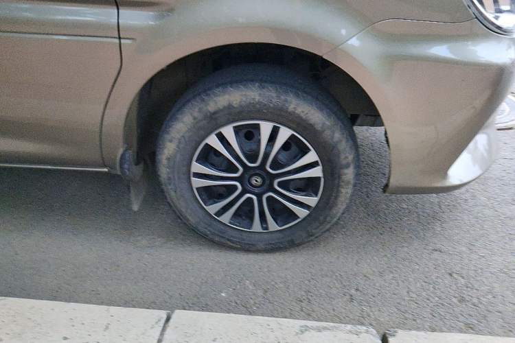 Used FORTHING Lingzhi 2022 Striving Version M5L 1.6L Base Model 9-Seater Right Front Wheel Hub