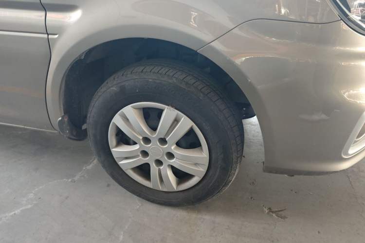 Used FORTHING Lingzhi 2022 M5 1.6L Practical Model 5 Seats Right Front Wheel Hub