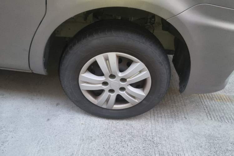 Used FORTHING Lingzhi 2022 M5 1.6L Practical Model 5 Seats Right Front Wheel Hub