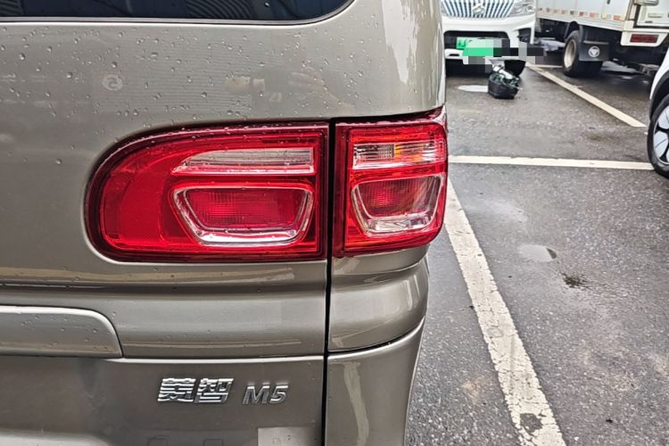 Used FORTHING Lingzhi 2022 M5L 1.6L Utility Model 7 Seats Right Rear Taillight
