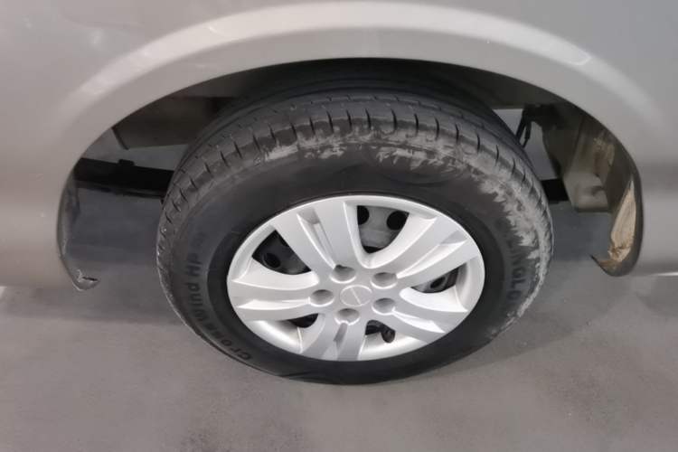 Used FORTHING Lingzhi 2022 M5L 1.6L Utility Model 7 Seats Right Rear Wheel Hub