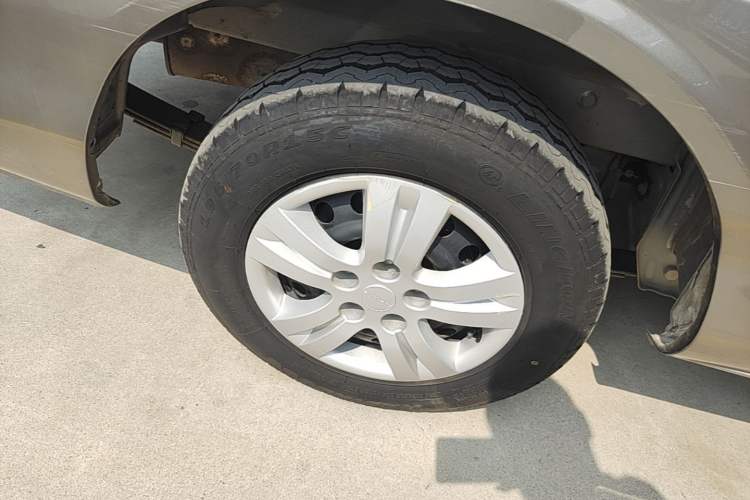 Used FORTHING Lingzhi 2022 Revised Version Striving Edition M5L 2.0L Base Model 9-Seater Right Rear Wheel Hub