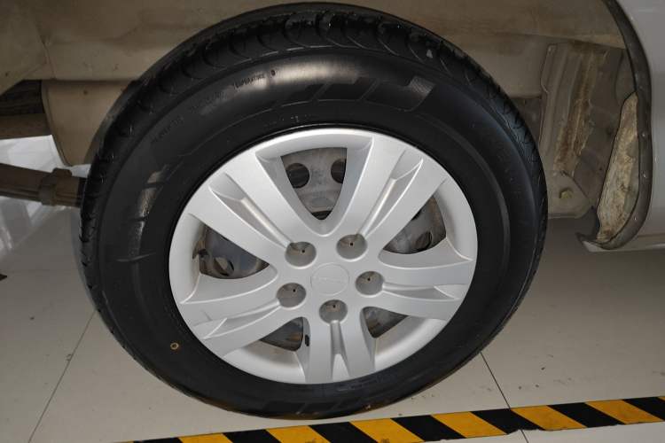 Used FORTHING Lingzhi 2022 M5L 1.6L Utility Model 7 Seats Right Rear Wheel Hub