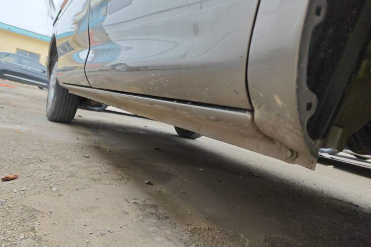 Used FORTHING Lingzhi 2022 M5 1.6L Practical 7-Seater Right Side Sill