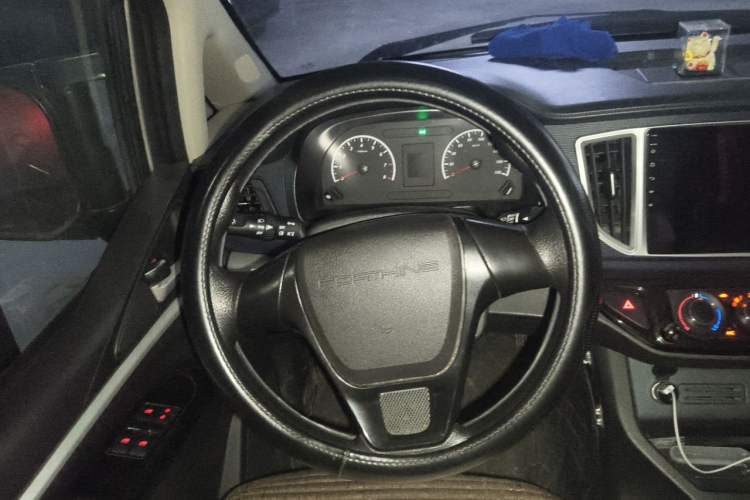 Used FORTHING Lingzhi 2022 M5 1.6L Practical Model 5 Seats Steering Wheel