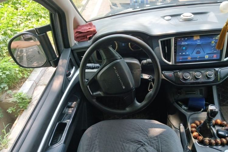 Used FORTHING Lingzhi 2022 Revised Version Workhorse Edition M5L 2.0L Base Model 7 Seats Steering Wheel