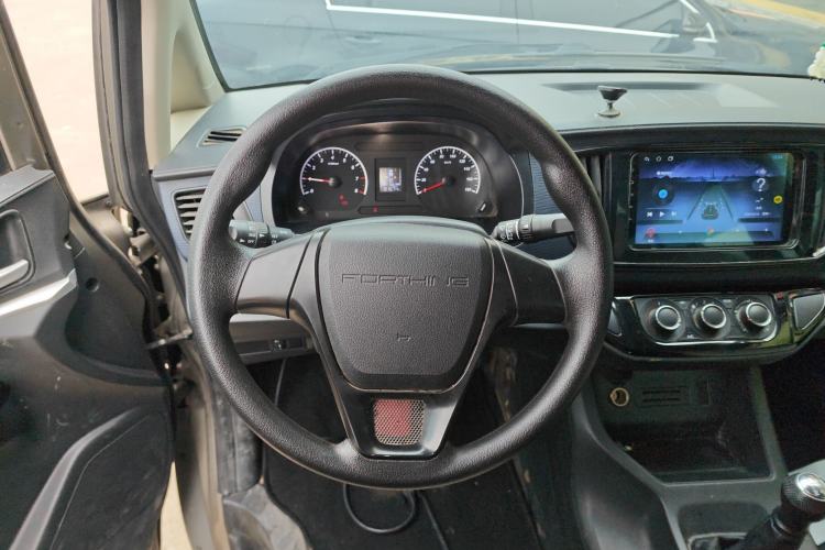 Used FORTHING Lingzhi 2022 M5 1.6L Practical 7-Seater Steering Wheel