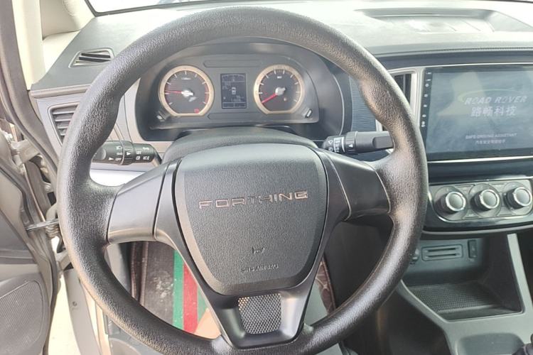 Used FORTHING Lingzhi 2022 Revised Version Striving Edition M5L 2.0L Base Model 9-Seater Steering Wheel