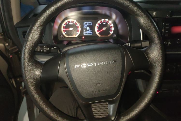 Used FORTHING Lingzhi 2022 Entry-Level M5L 2.0L Basic Version 7 Seats Steering Wheel