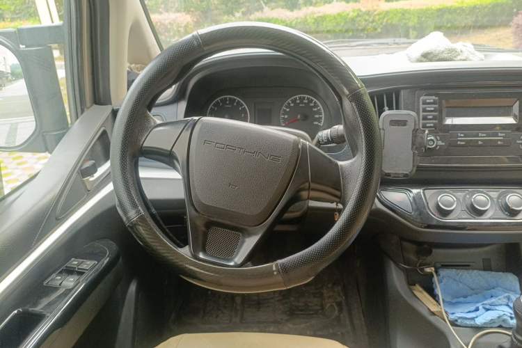 Used FORTHING Lingzhi 2022 M5 1.6L Practical Model 5 Seats Steering Wheel