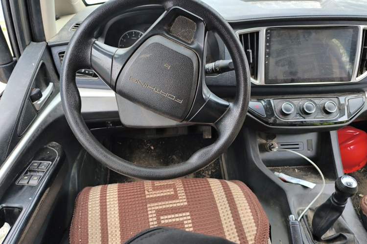 Used FORTHING Lingzhi 2022 M5L 1.6L Utility Model 7 Seats Steering Wheel