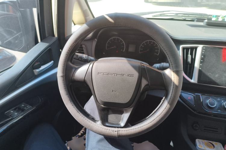 Used FORTHING Lingzhi 2022 M5 1.6L Practical Model 5 Seats Steering Wheel
