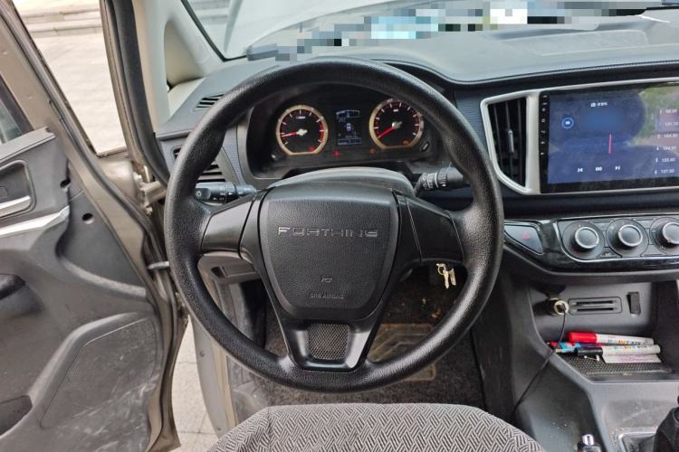 Used FORTHING Lingzhi 2022 Entry-Level M5L 2.0L Basic Version 7 Seats Steering Wheel