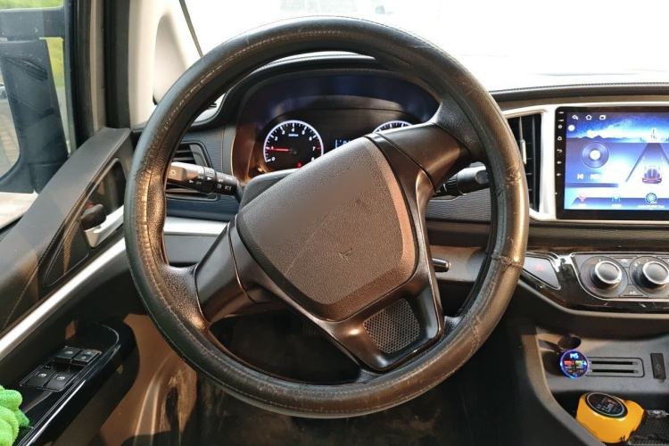 Used FORTHING Lingzhi 2022 M5L 1.6L Utility Model 7 Seats Steering Wheel