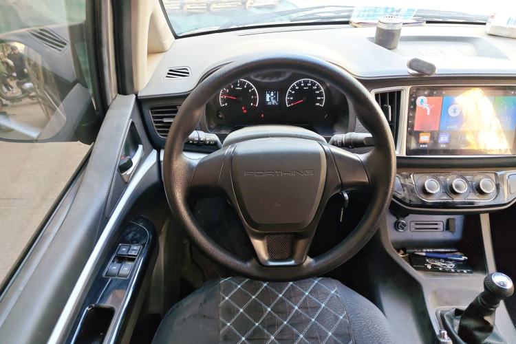 Used FORTHING Lingzhi 2022 M5 1.6L Practical Model 5 Seats Steering Wheel