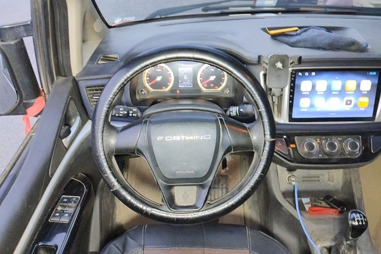 Used FORTHING Lingzhi 2022 Striving Version M5L 1.6L Base Model 9-Seater Steering Wheel