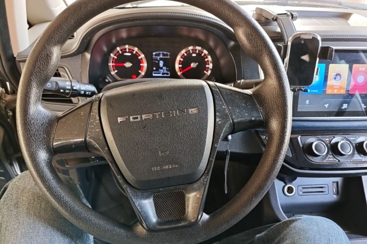 Used FORTHING Lingzhi 2022 Striving Version M5L 2.0L Basic Model 9-Seater Steering Wheel