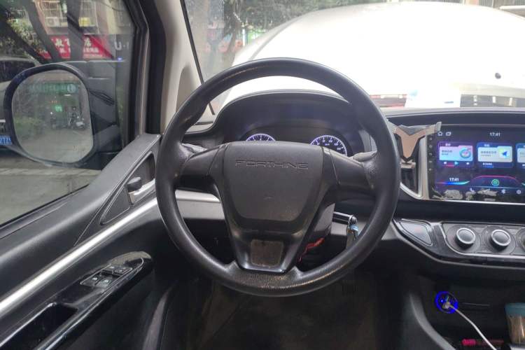 Used FORTHING Lingzhi 2022 M5L 1.6L Utility Model 7 Seats Steering Wheel