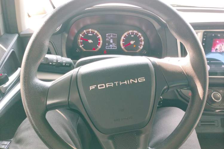 Used FORTHING Lingzhi 2022 Striving Version M5L 1.6L Base Model 9-Seater Steering Wheel