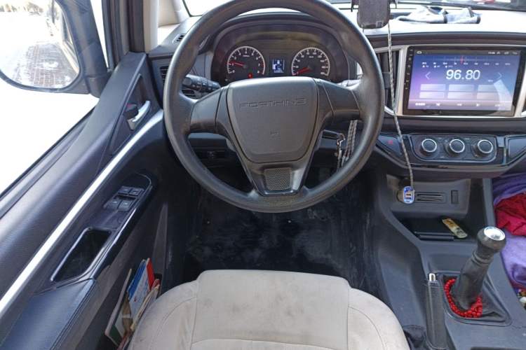 Used FORTHING Lingzhi 2022 M5L 1.6L Utility Model 7 Seats Steering Wheel