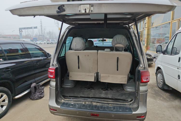 Used FORTHING Lingzhi 2022 M5 1.6L Practical 7-Seater Trunk