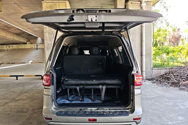 Used FORTHING Lingzhi 2022 Striving Version M5L 2.0L Basic Model 9-Seater Trunk