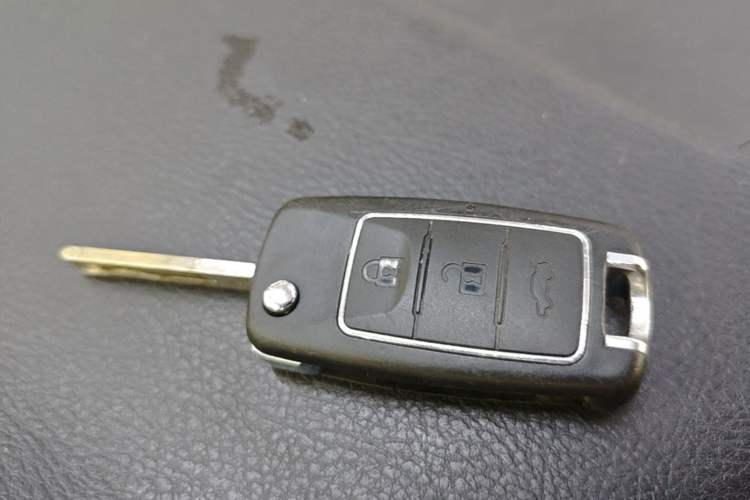 Used FORTHING Lingzhi 2022 M5L 2.0L Utility Model 7 Seats Vehicle Key